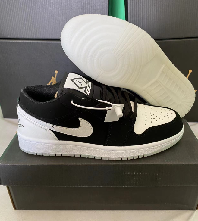 Jordon Air Jordon1Low White and black
