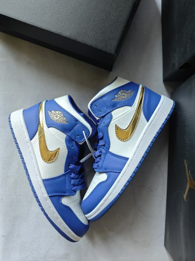 Jordon Air Jordon1Mid Blue and white