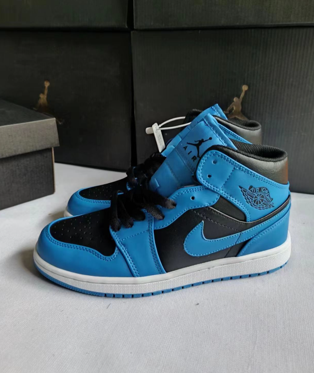 Jordon Air Jordon1Mid Blue and black
