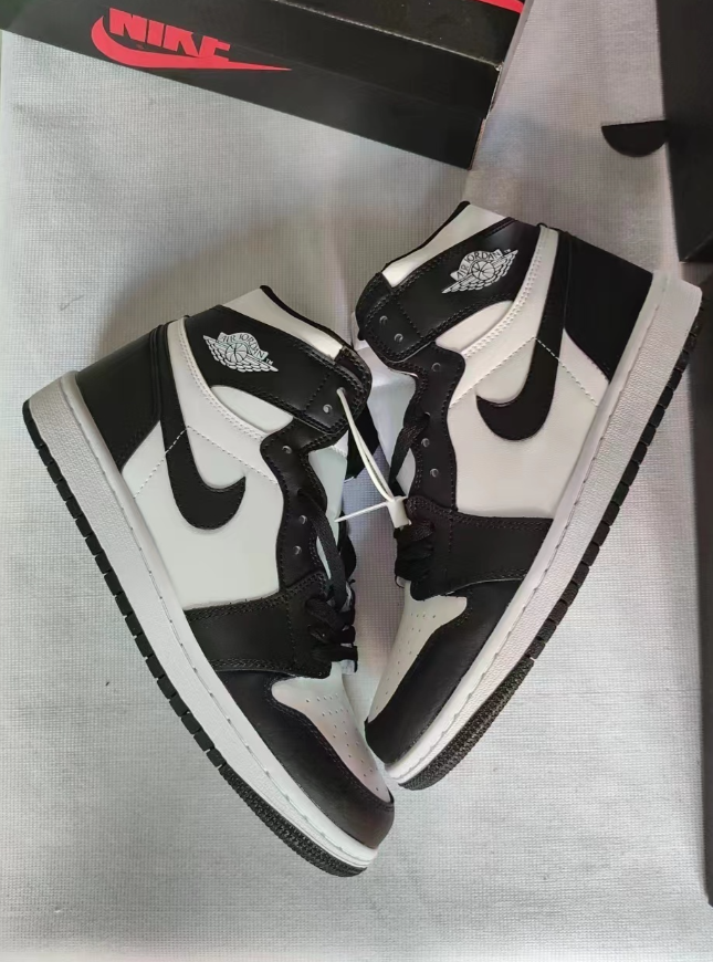 Jordon Air Jordon1High Black and white