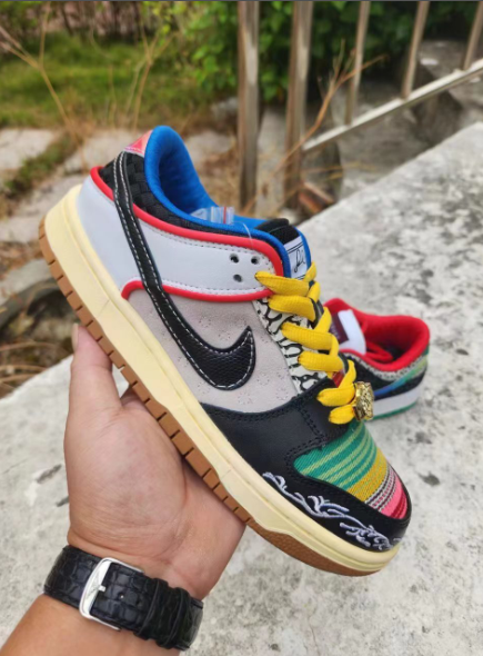 Nike SB dunk low Couple of colors in a pair