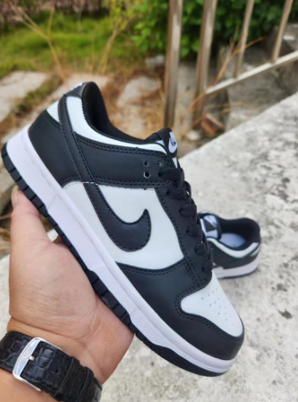 Nike dunk low Black and White