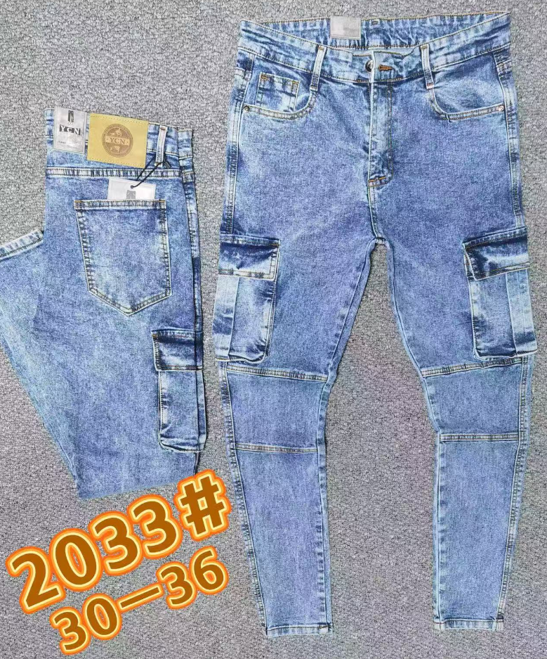 With elasticized jeans and pockets