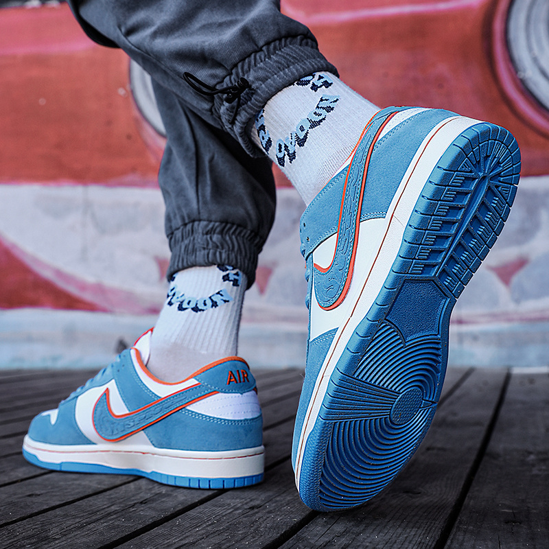 DUNK SB - White and Blue