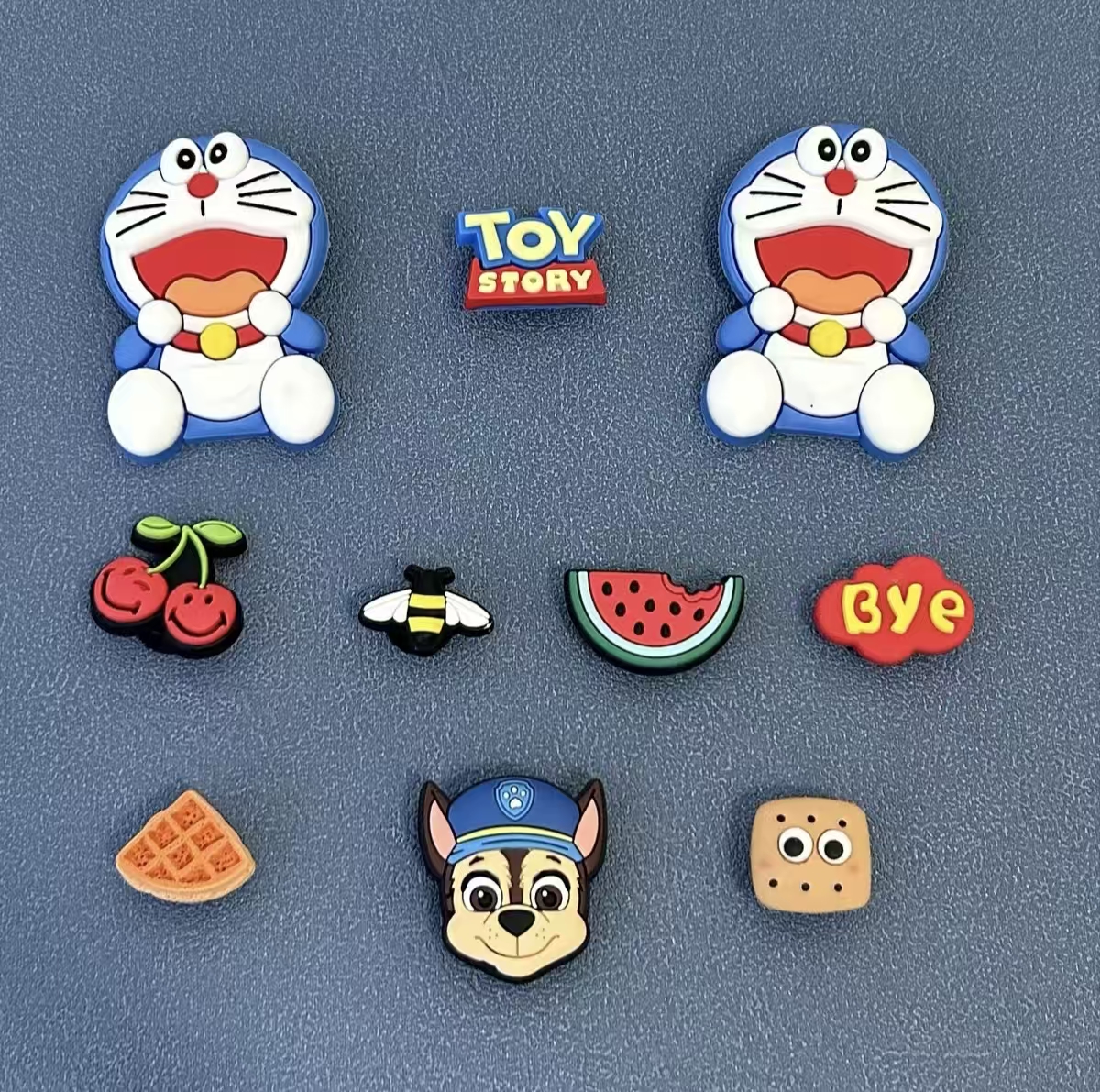 Set de charmes de sabots mixte Doraemon et Pat'Patrouille