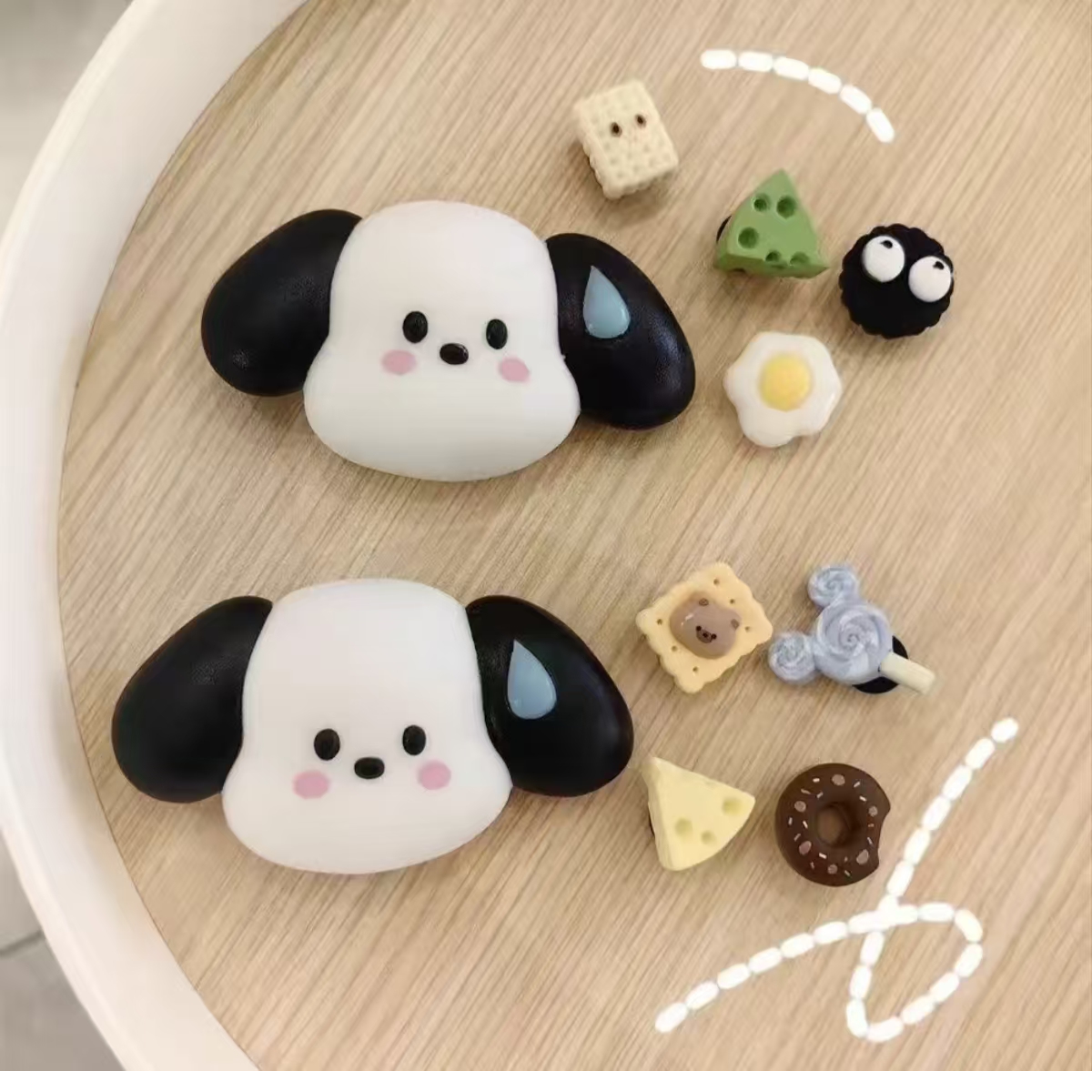 Set de charmes de sabots Pochacco + style gourmand